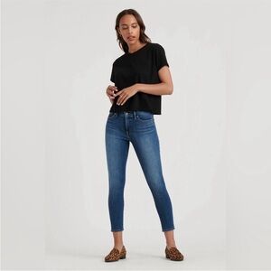 Lucky Brand Women's Dark Blue Cropped Jeans